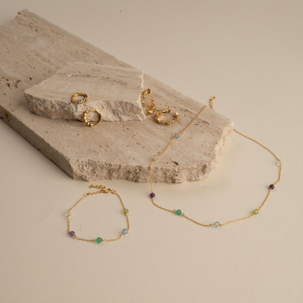 Guldbelagt sølv armbånd fremstillet i bæredygtige materialer se vores halskæder hos sisi copenhagen.