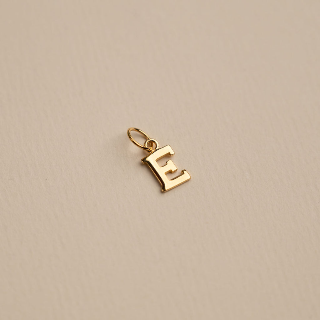 Sterlingsølv bogstavs halskæde unikke og eksklusive designs se vores udvalg af smykker.
