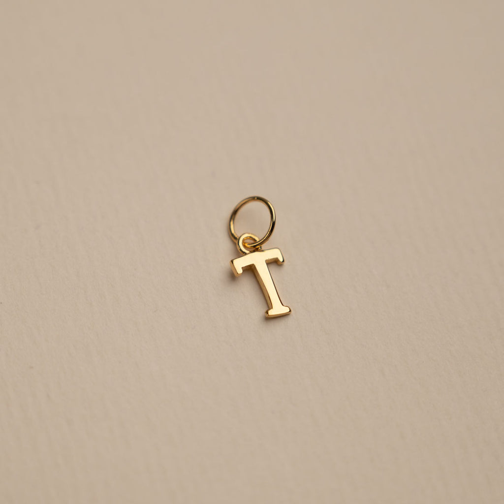 925 sterlingsølv bogstavs halskæde mulighed for at købe smykker som gaveindpakning med personlig hilsen besøg smykkeforretning østerbro sisi copenhagen.