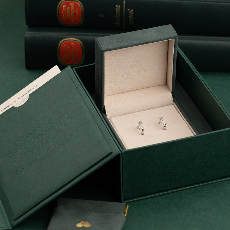 BEZEL DIAMOND CREOL EARRING - 0,20ct. - WG
