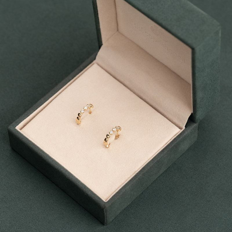 BEZEL DIAMOND CREOL EARRING - 0,20ct. - YG