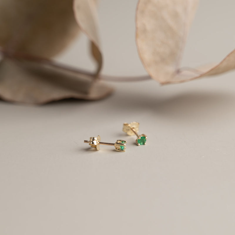 SIMPLE GEM EMERALD SOLID GOLD STUD EARRING