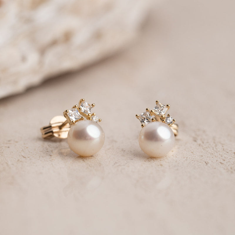 AGATHA PEARL SOLID GOLD EARRING