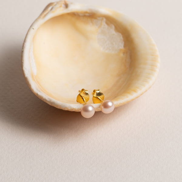 ELLEN ROSE PEARL GOLDEN EARRING