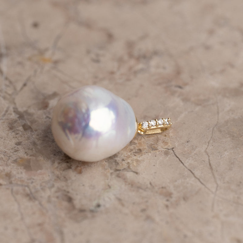 LAURINE PEARL SOLID GOLD PENDANT