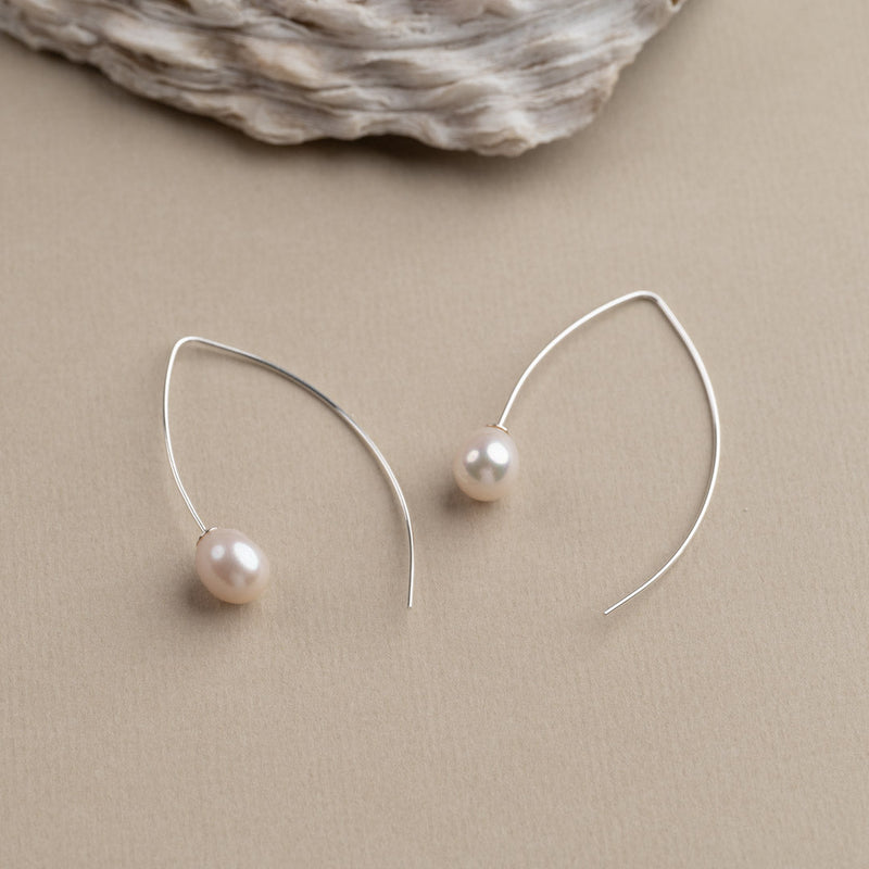 MARGIT PEARL SILVER EARRING