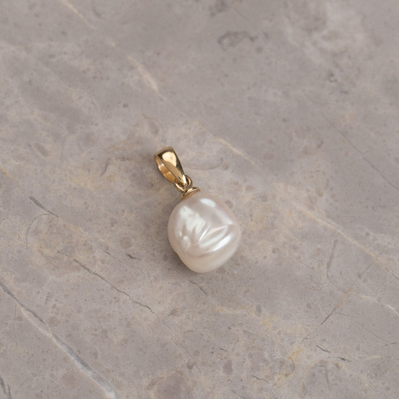 MAUD PEARL SOLID GOLD PENDANT