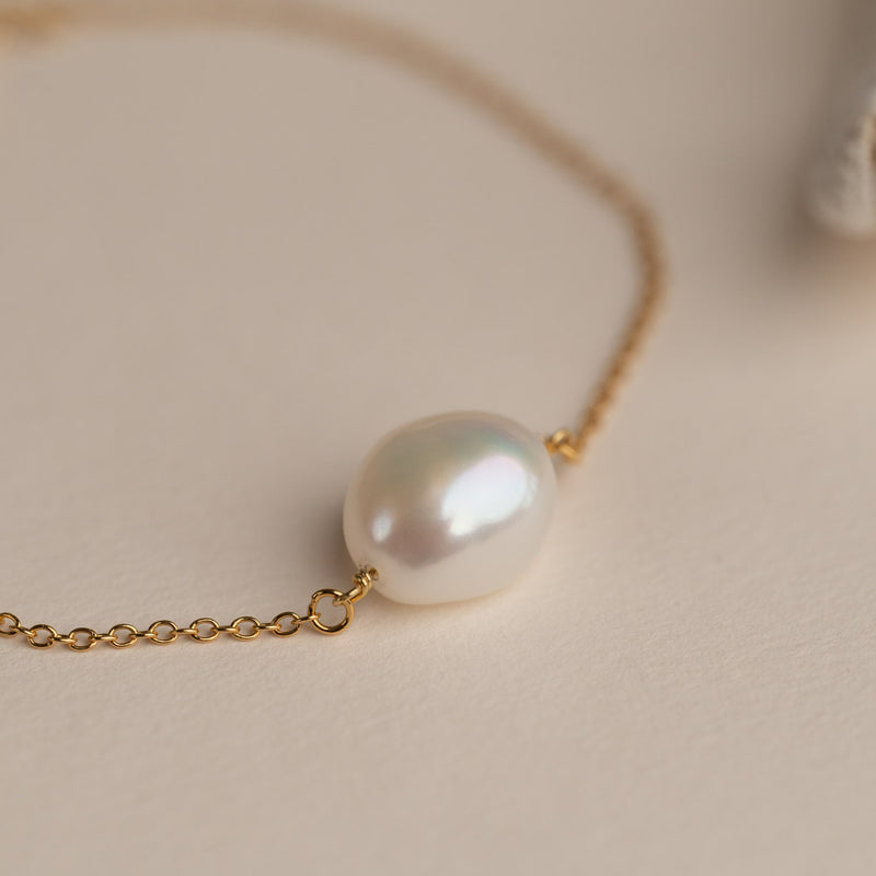 NOELLA PEARL GOLDEN BRACELET