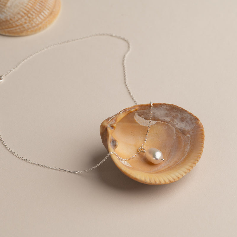 NOELLA PEARL SILVER NECKLACE