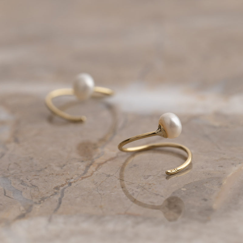 ODA PEARL SOLID GOLD EARRING
