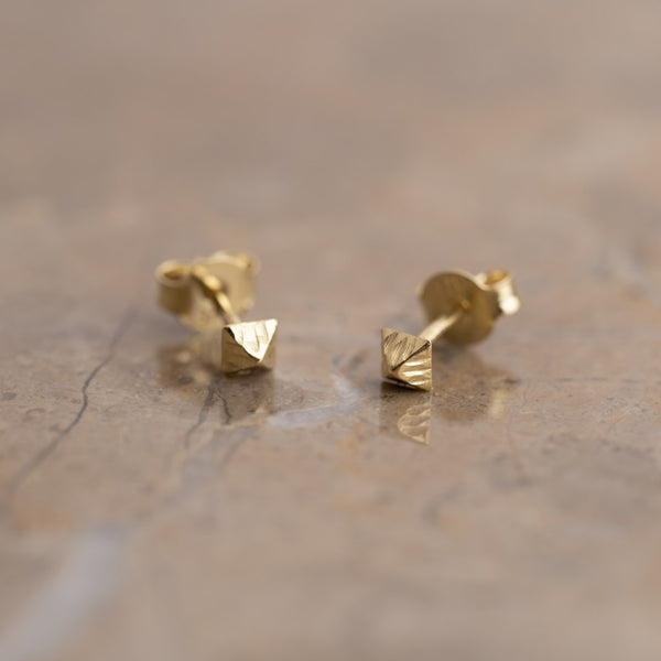 SPIKE SOLID GOLD EARRING