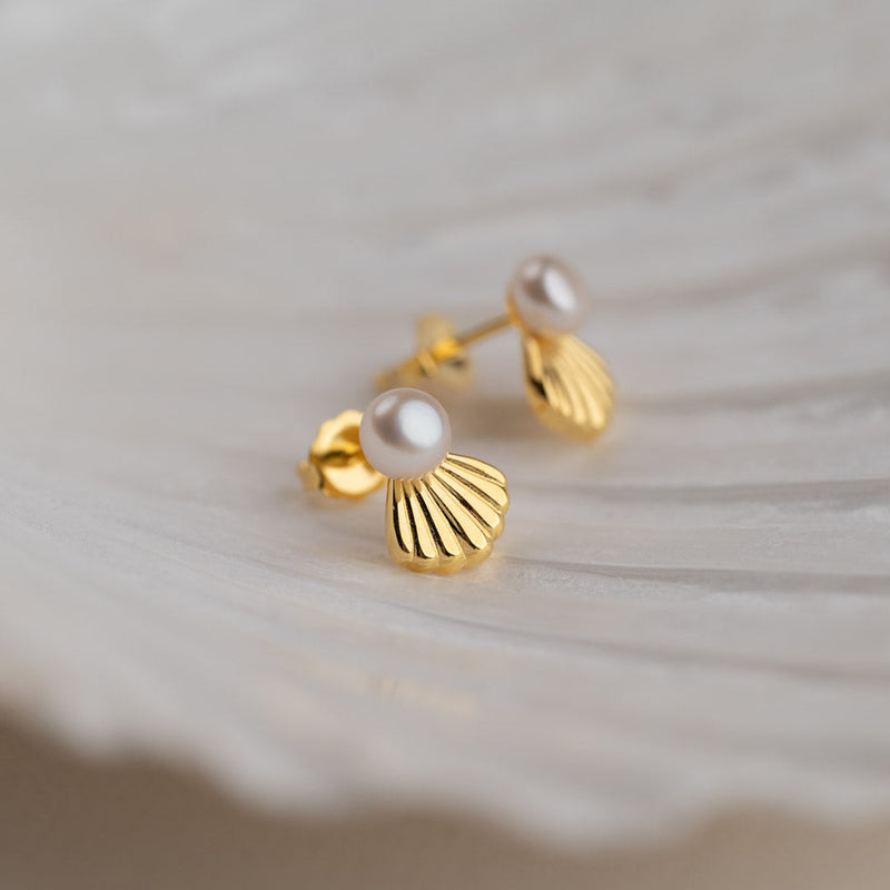 VENUS PEARL GOLDEN EARRING