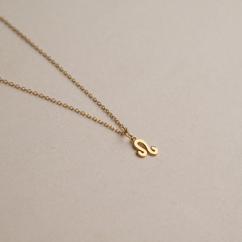 Guldbelagt sølv stjernetegn halskæde produceret i gode materialer bliv inspireret af vores seneste kollektion.