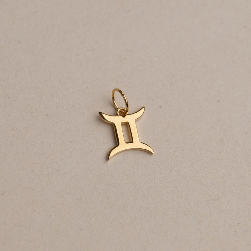 Guldbelagt sølv stjernetegn vedhæng traditionelle smykker med moderne twist bestil sisi smykker online.