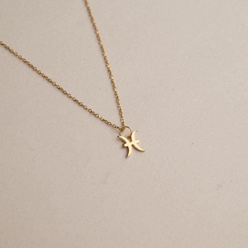 Guldbelagt sølv stjernetegn halskæde smykker tilpasset til specielle lejligheder besøg smykkebutik østerbrogade sisi copenhagen.