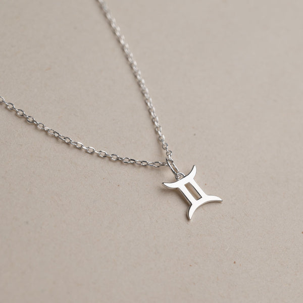 Sterlingsølv stjernetegn halskæde fremstillet i bæredygtige materialer se mere hos sisi copenhagen.