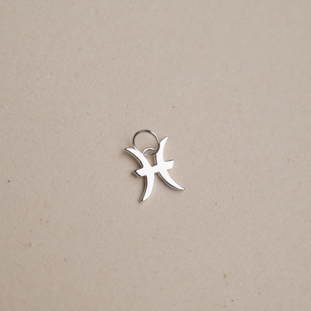 Sterlingsølv stjernetegn vedhæng fås som smykkesæt bliv inspireret af vores seneste kollektion.