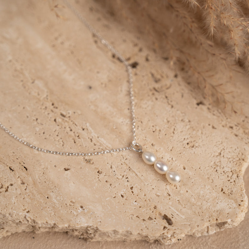 925 sterlingsølv perle vedhæng barokke perler fremstillet i ægte materialer se vores halskæder hos sisi copenhagen.