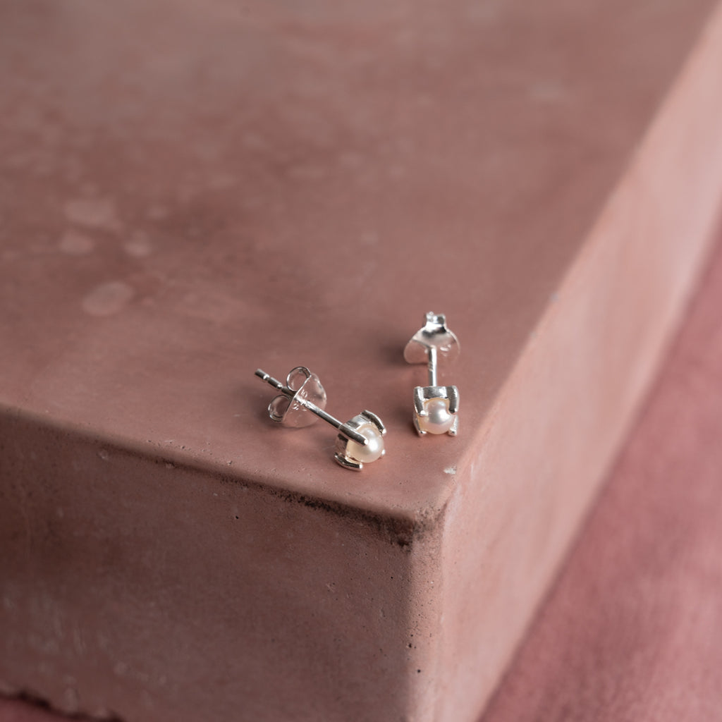 Sterlingsølv mini ørestikker øreringe fremstilles i eco sølv bestil smykker fra sisi copenhagen i dag.