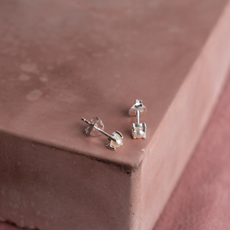 Sterlingsølv mini ørestikker øreringe fremstilles i eco sølv bestil smykker fra sisi copenhagen i dag.