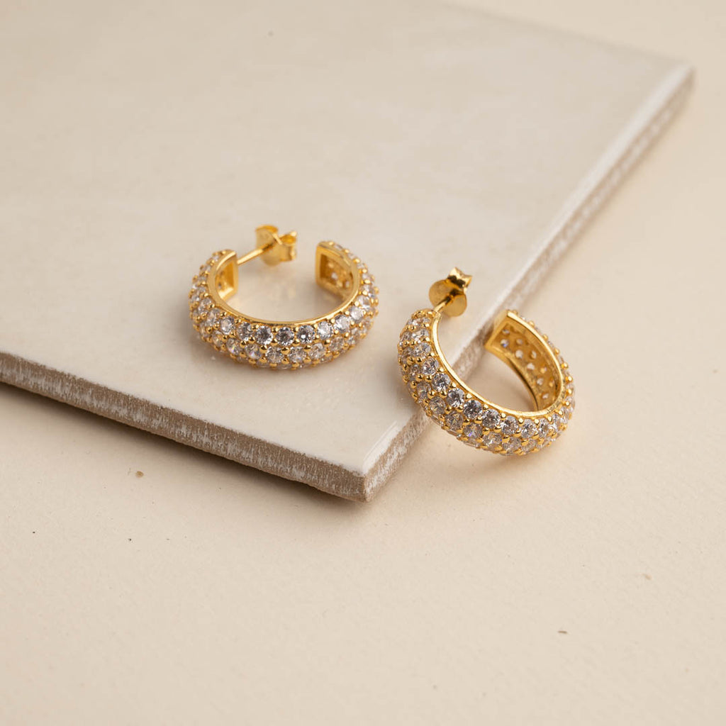 Forgyldt sterlingsølv små creoler øreringe i et enkelt design se sisi copenhagen smykker til kvinder.