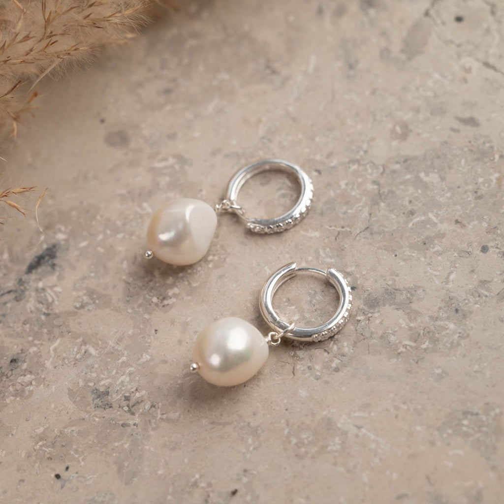 Forgyldt sølv perle vedhæng barokke perler fås i guld og sølv se sisi copenhagen smykker i dag.