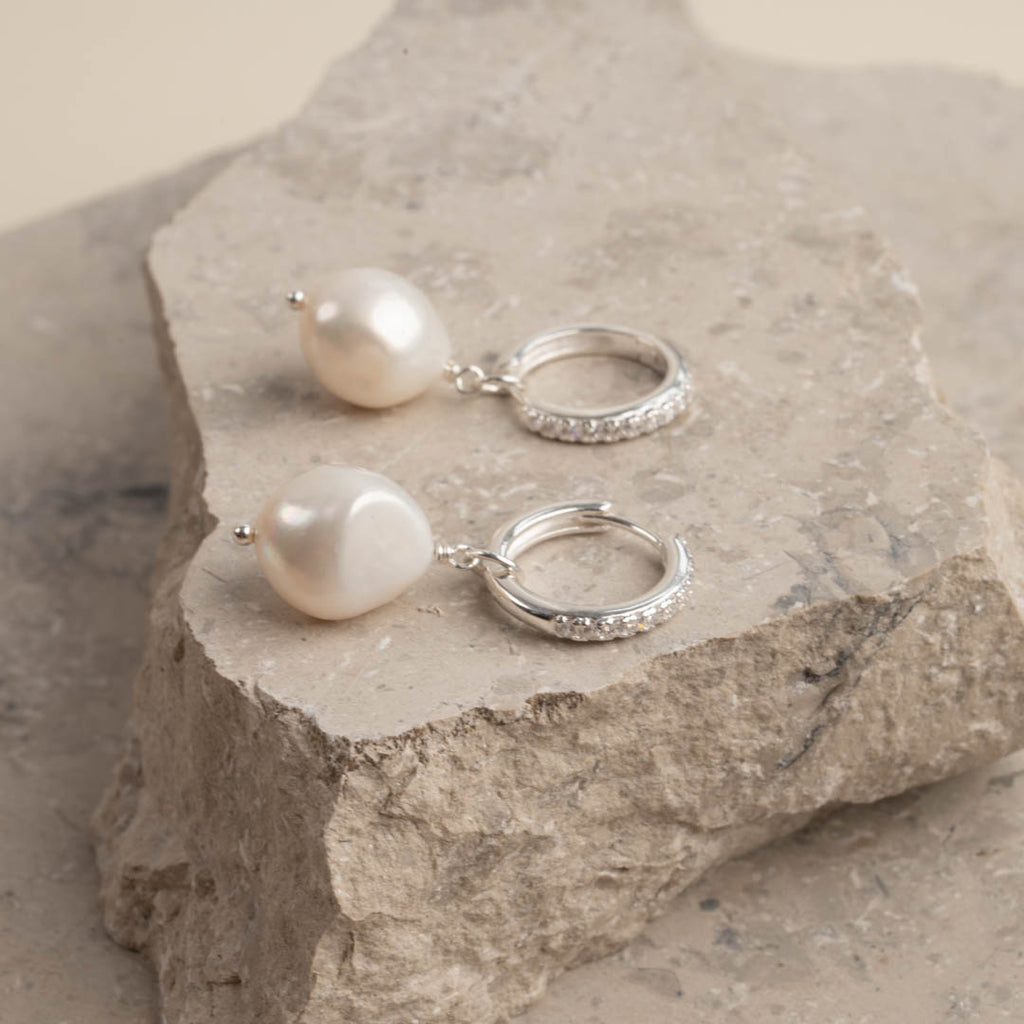 Forgyldt sterlingsølv perle vedhæng barokke perler sendes med hurtig levering besøg smykkeforretning østerbrogade.