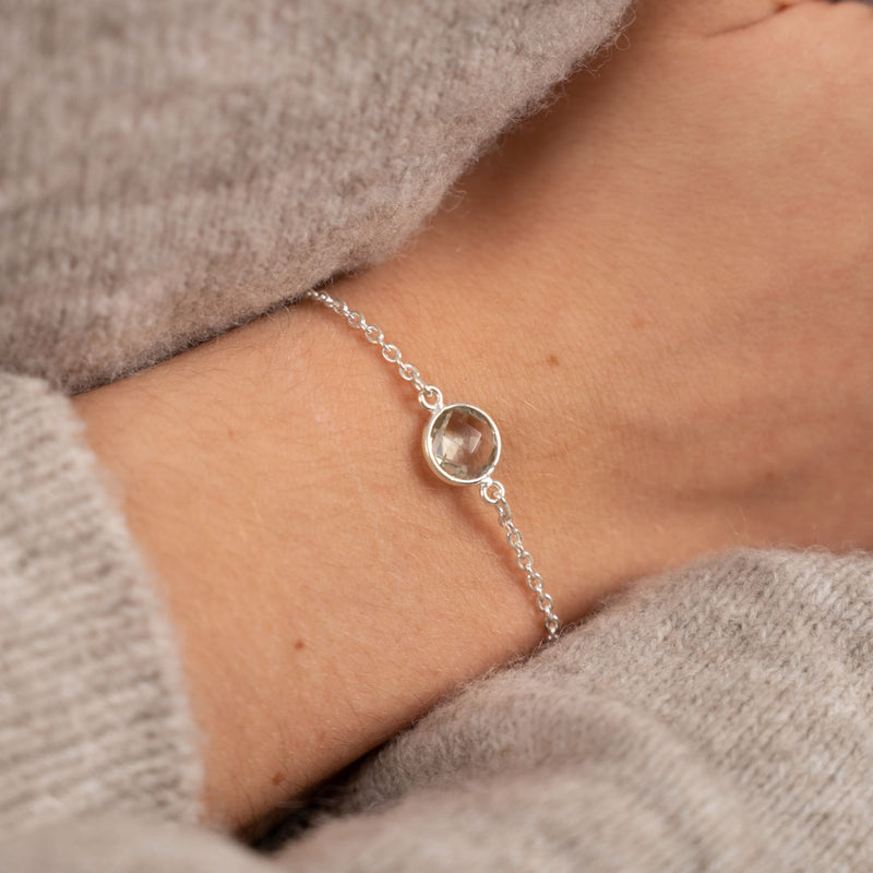 Sølv halskæde hjerte symbol fås i flere variationer bestil online hos sisi copenhagen.