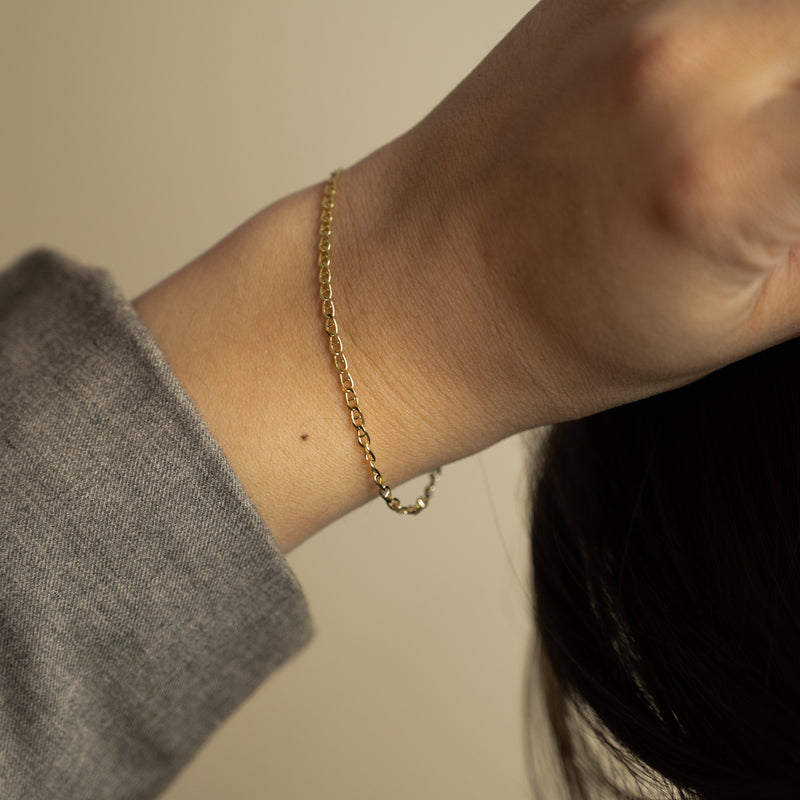 9 karat massiv guld armbånd til gode prise find det perfekte smykke til dig selv eller som gave hos Sisi Copenhagen