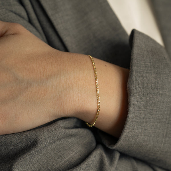 9 karat guld armbånd fås som smykkesæt besøg smykkeforretning østerbrogade.