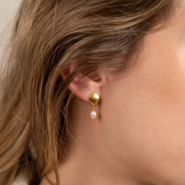 925 sterlingsølv medium perle øreringe klassiske perler fås som smykkesæt se vores armbånd hos sisi copenhagen.