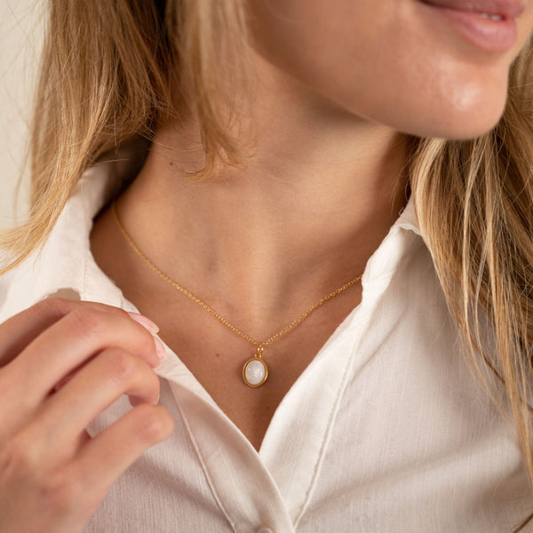 CHARLOTTE PEARL GOLDEN NECKLACE