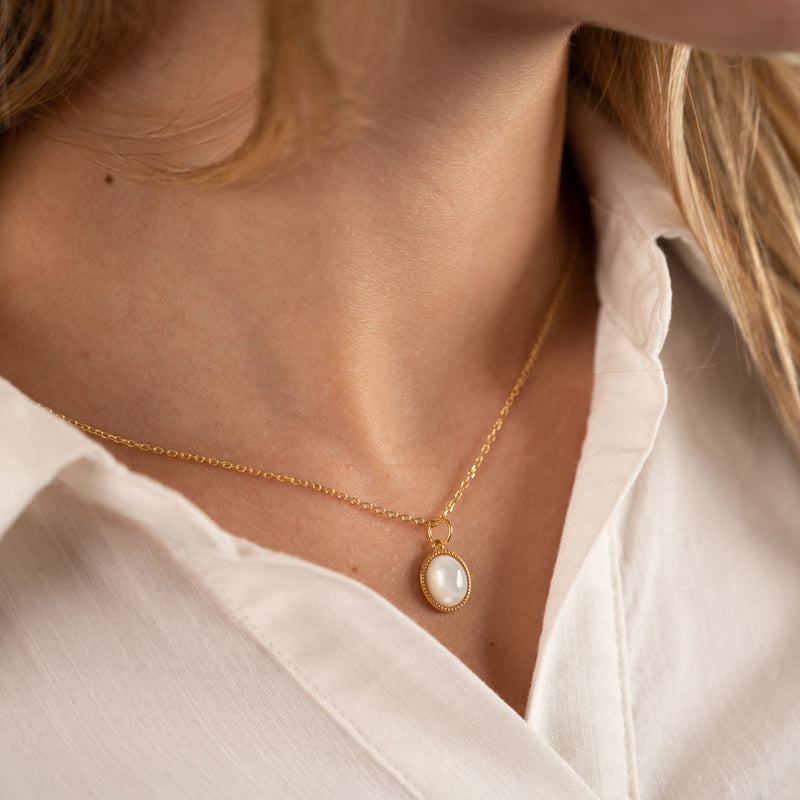CHARLOTTE PEARL GOLDEN NECKLACE