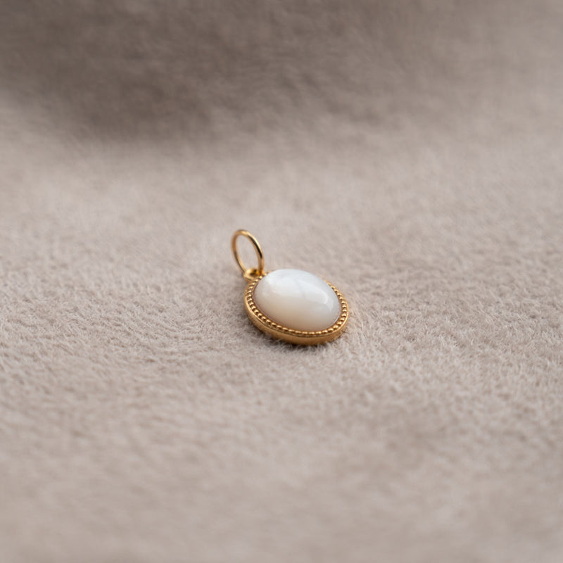 CHARLOTTE PEARL GOLDEN PENDANT
