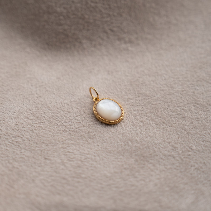 CHARLOTTE PEARL GOLDEN PENDANT
