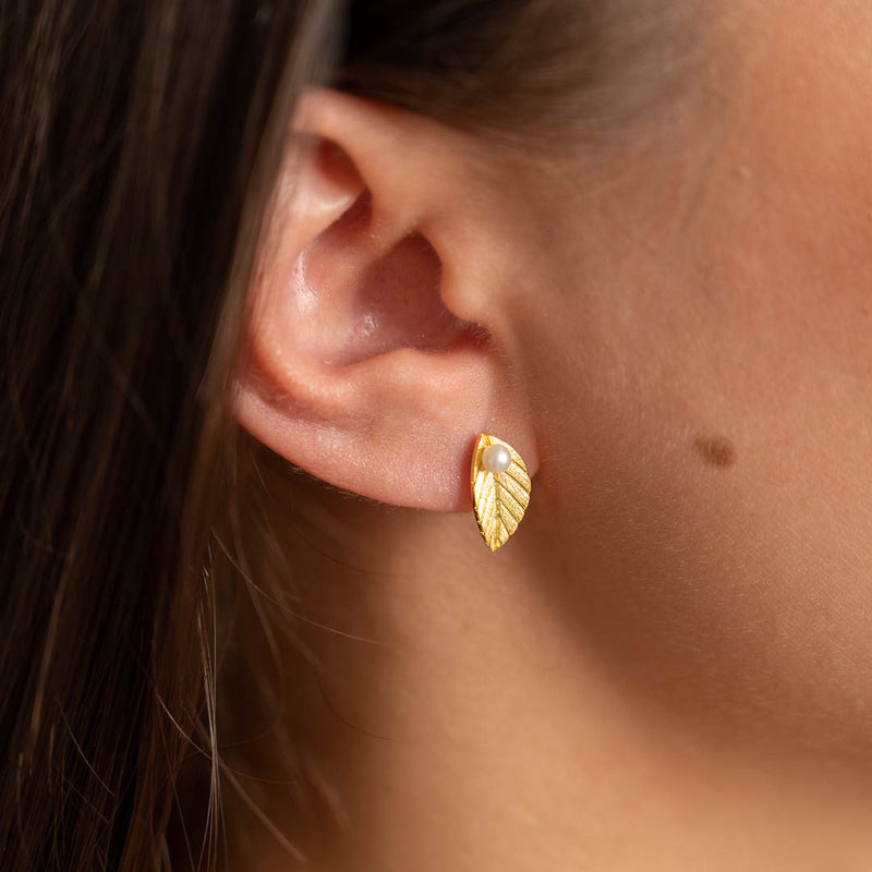 925 sterlingsølv medium perle øreringe klassiske perler som holder i flere år besøg smykkebutik østerbrogade sisi copenhagen.