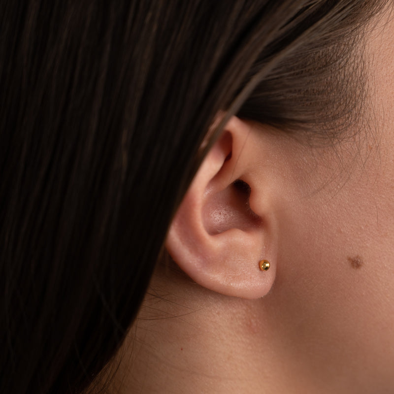 Forgyldt sterlingsølv store perle øreringe klassiske perler fås i flere variationer se vores udvalg af smykker.
