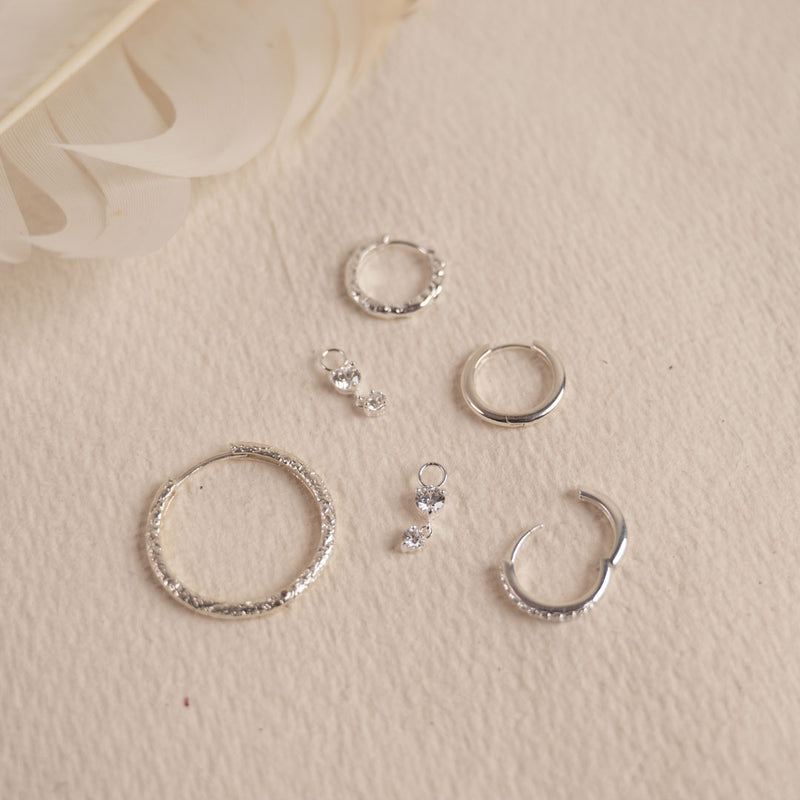 Guldbelagt sølv mini ørestikker øreringe certificeret fairtrade og økologisk materialer besøg smykkeforretning københavn.