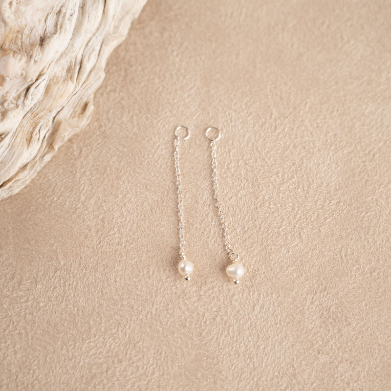 Sterlingsølv perle øreringe barokke perler i et enkelt design bestil online hos sisi copenhagen.