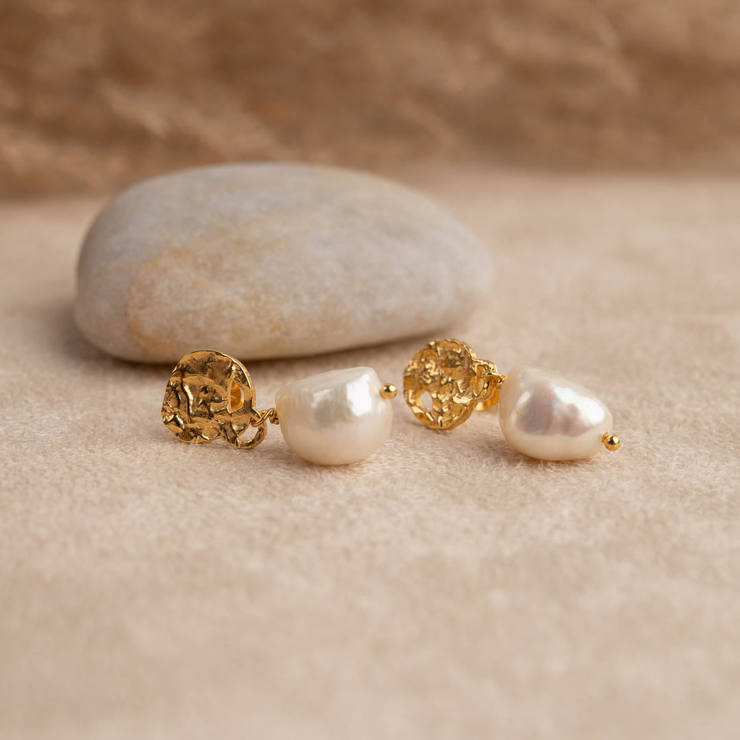 Forgyldt sølv store ørestikker perle øreringe klassiske perler findes også i massiv guld kom forbi forretning københavn.