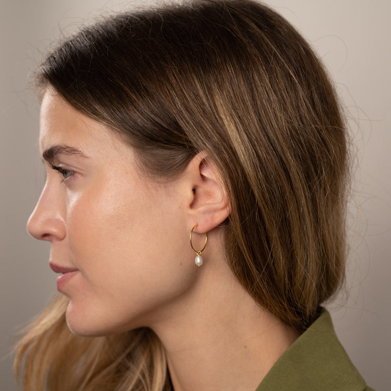 925 sterlingsølv medium creoler perle øreringe klassiske perler unikke og eksklusive designs sisi smykker til kvinder se mere.
