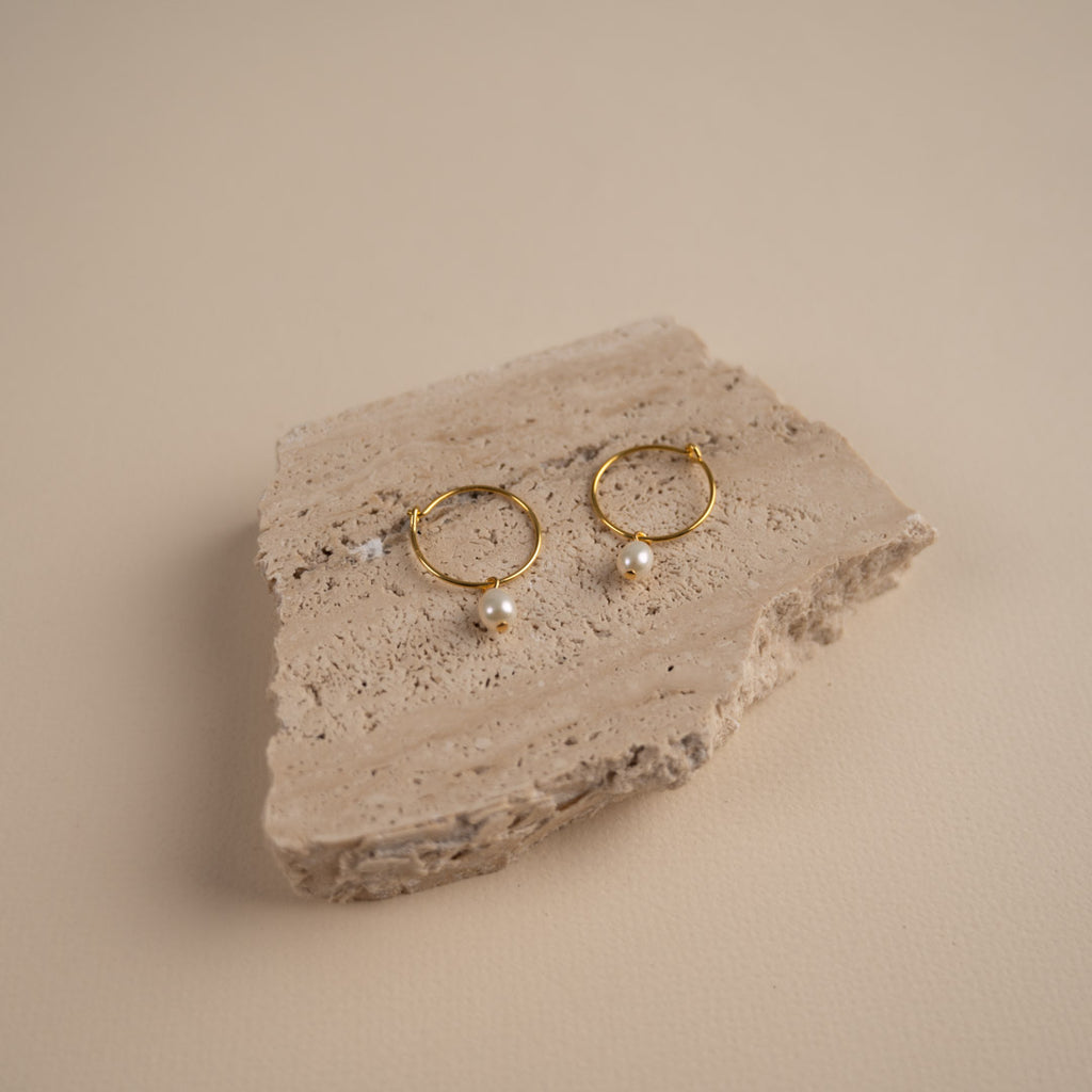 Forgyldt sterlingsølv mini ørestikker øreringe fås i flere variationer besøg smykkebutik østerbrogade sisi copenhagen.