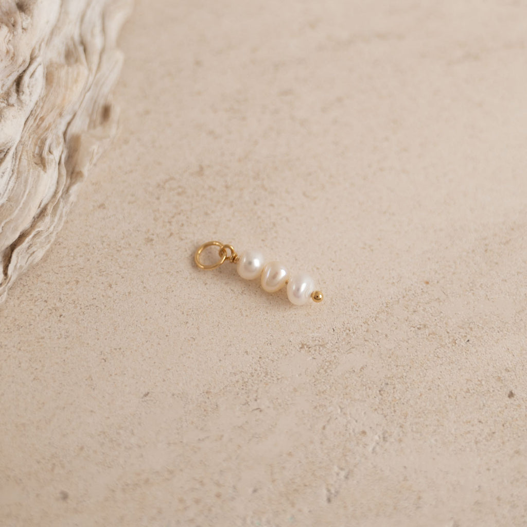 Guldbelagt sølv perle øreringe barokke perler i klassisk design bestil sisi smykker online.