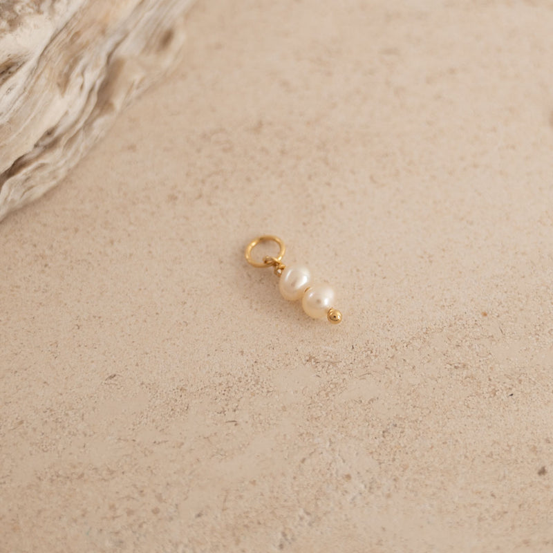 Sølv perle øreringe klassiske perler fås i guld og sølv se vores armbånd hos sisi copenhagen.