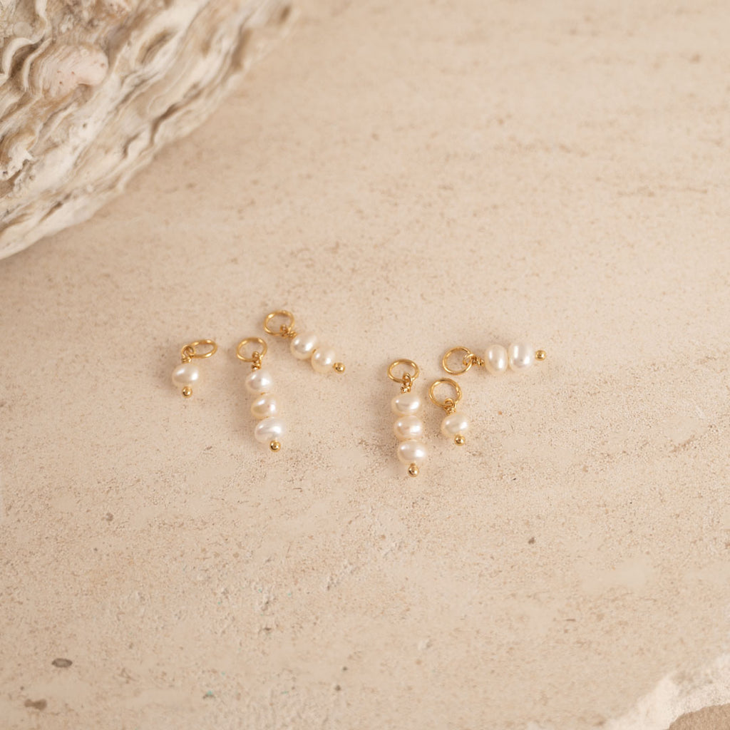 Forgyldt sterlingsølv perle øreringe klassiske perler traditionelle smykker med moderne twist smykkebutik østerbro sisi copenhagen se mere.