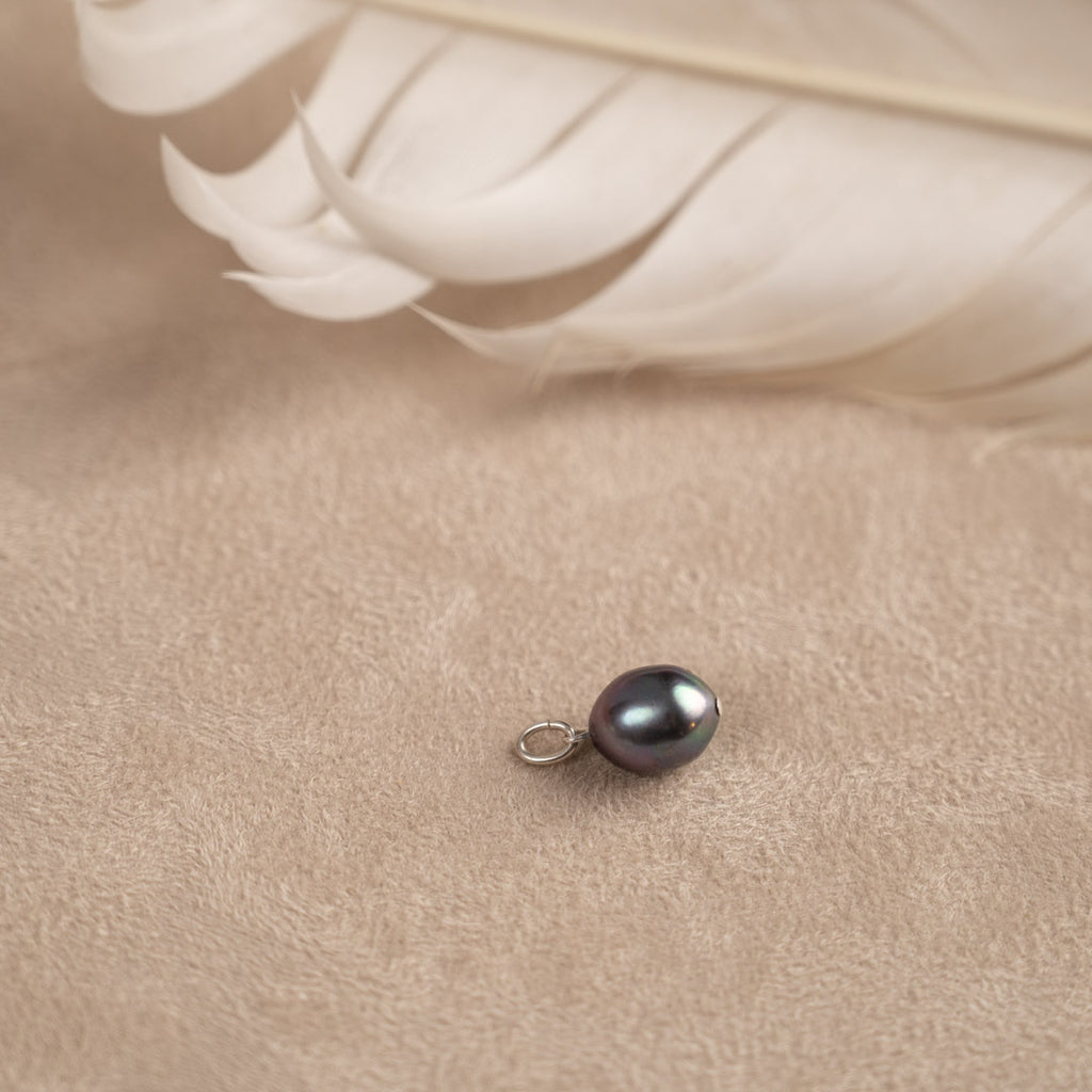 Forgyldt sterlingsølv medium creoler perle øreringe klassiske perler i et enkelt design bestil sisi smykker online.