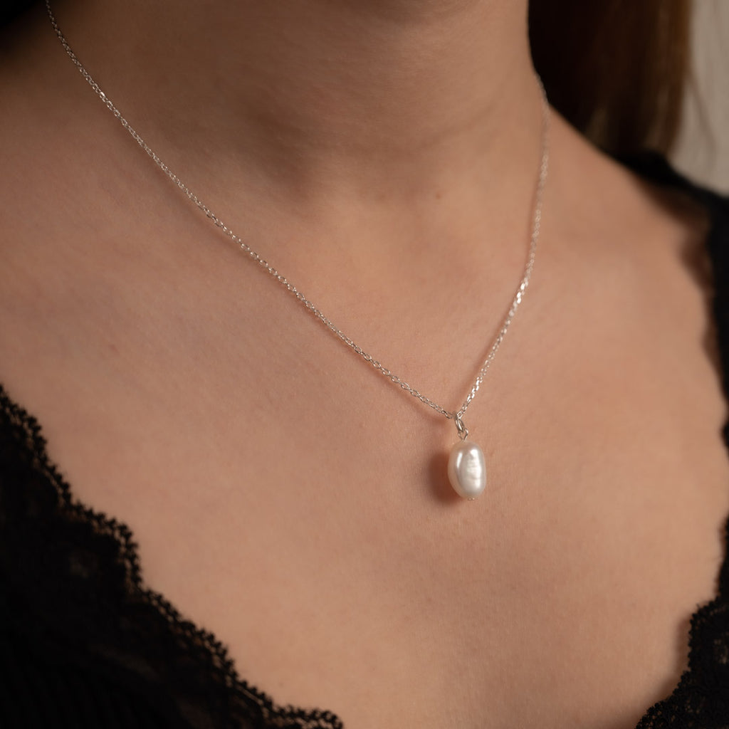 Sterlingsølv perle halskæde klassiske perler fremstilles i eco sølv se smykkerne hos sisi copenhagen.