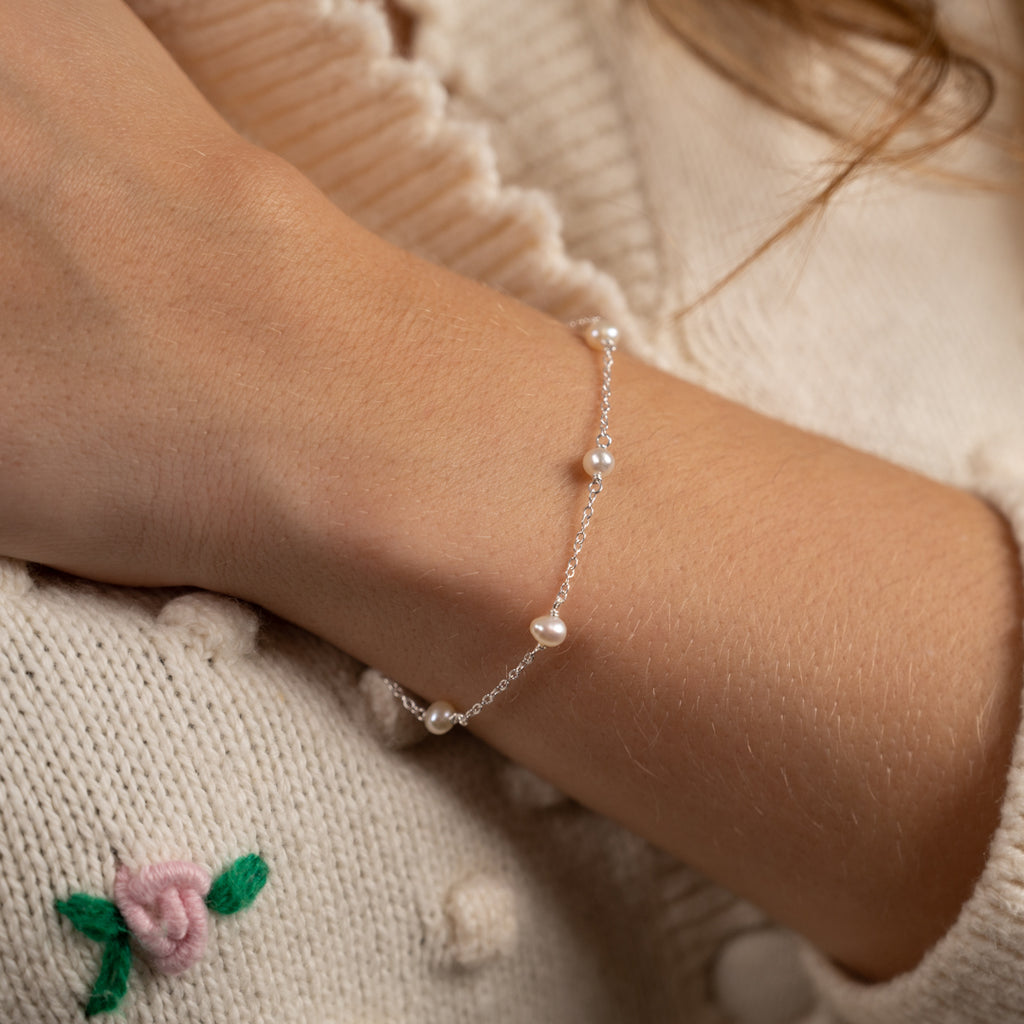 Sølv perle halskæde klassiske perler høj kvalitet i materialer og håndværk se mere hos sisi copenhagen.