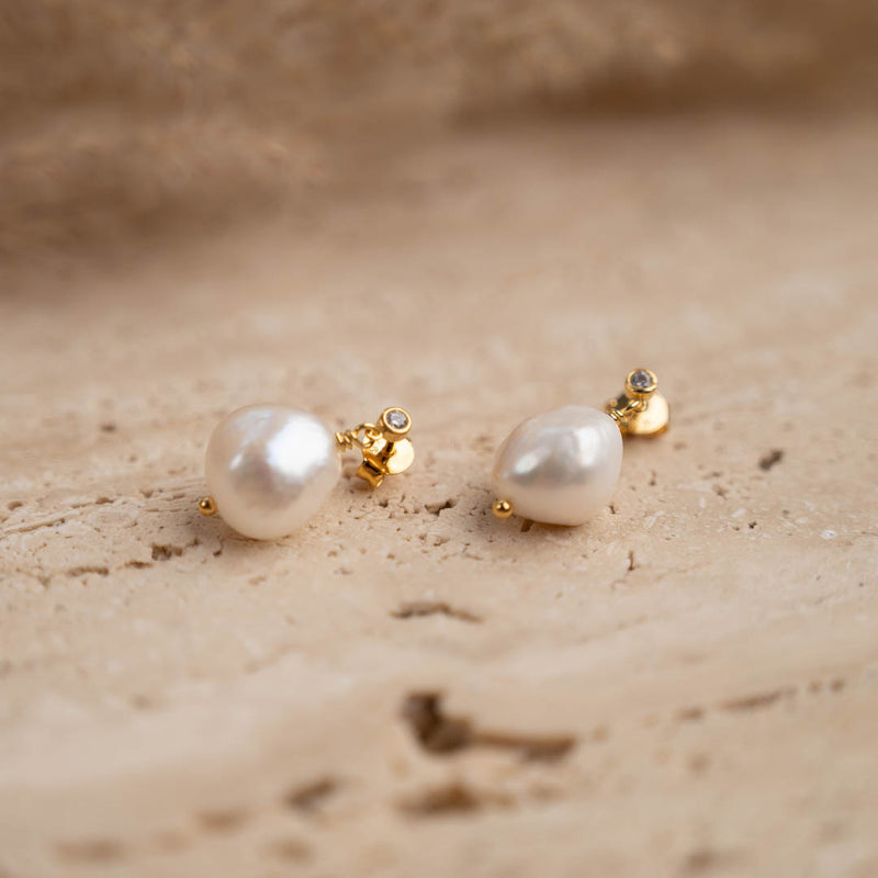Sterlingsølv medium ørestikker perle øreringe barokke perler i tidløse designs kom forbi forretning københavn.