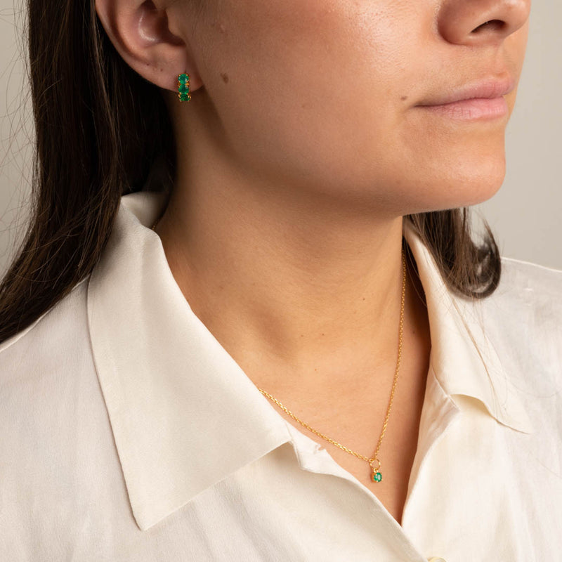 Guldbelagt sølv regnbue farvede halskæde traditionelle smykker med moderne twist find det perfekte smykke til dig selv eller som gave hos Sisi Copenhagen